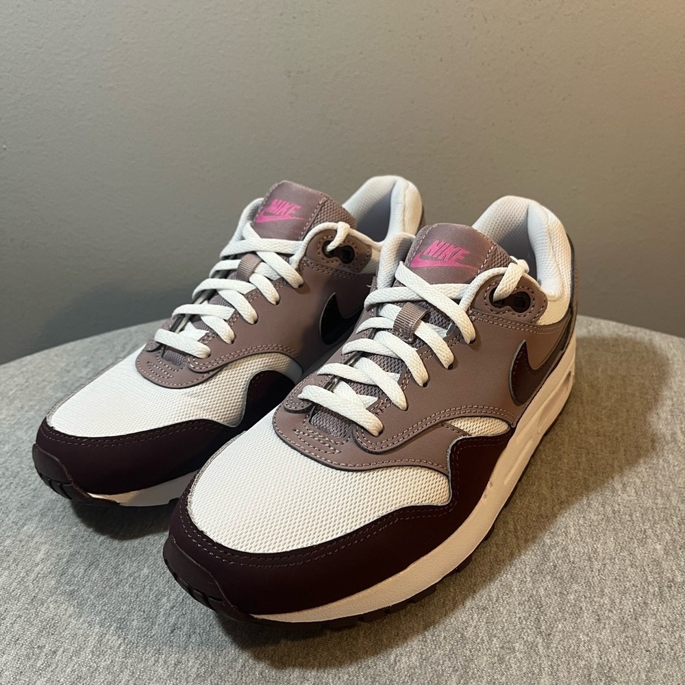 Nike Air Max 1 (GS) LT Violet Ore Burgundy Crush Size 7Y/Women's 8.5 DZ3307-112 - Picture 9 of 11